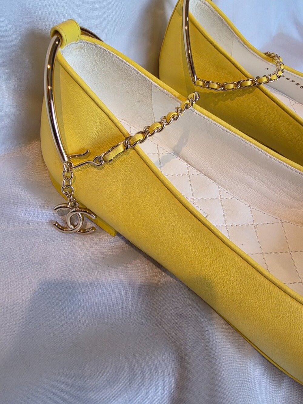 CHANEL Yellow Leather Ballet Flats Gold Chain Size 39.5 - Picture 5 of 8